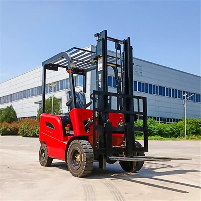 Ce vottaður lítill rafmagns lyftari